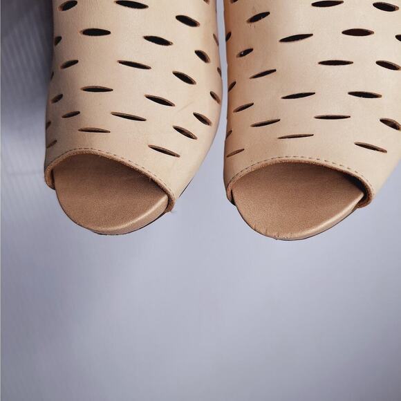 Clarks Okena Posh Peep Toe Heels 8 Perforated Comfort Career Nubuck Leather Shoe - Picture 6 of 12